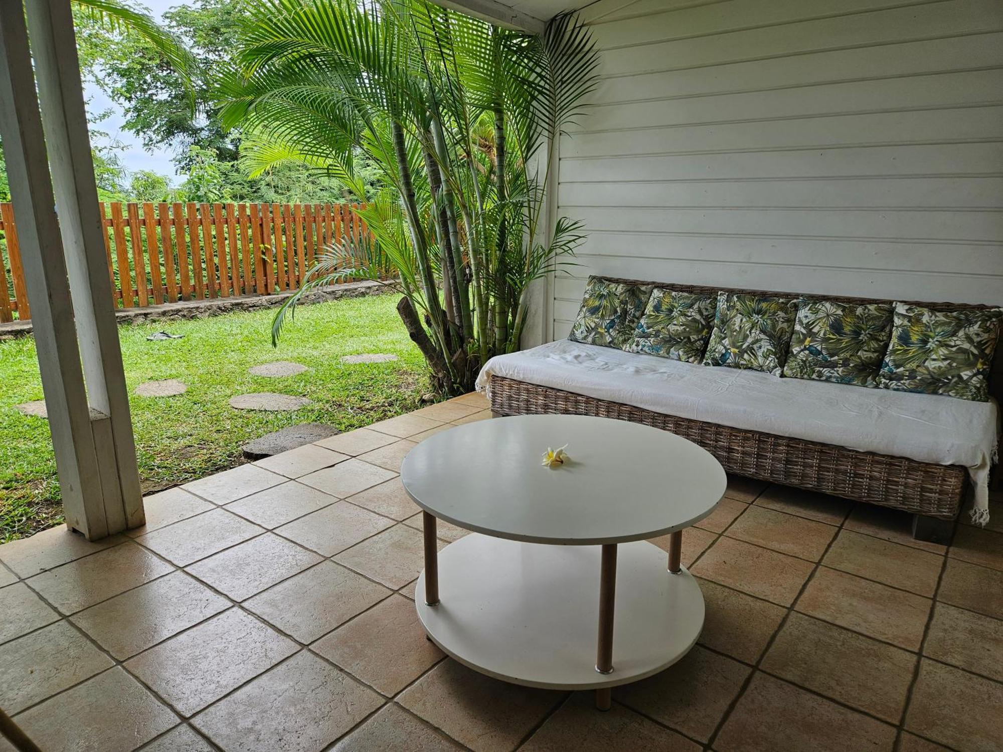 L'Ile En Ylang Apartment แซ็งต์-เลอ ภายนอก รูปภาพ