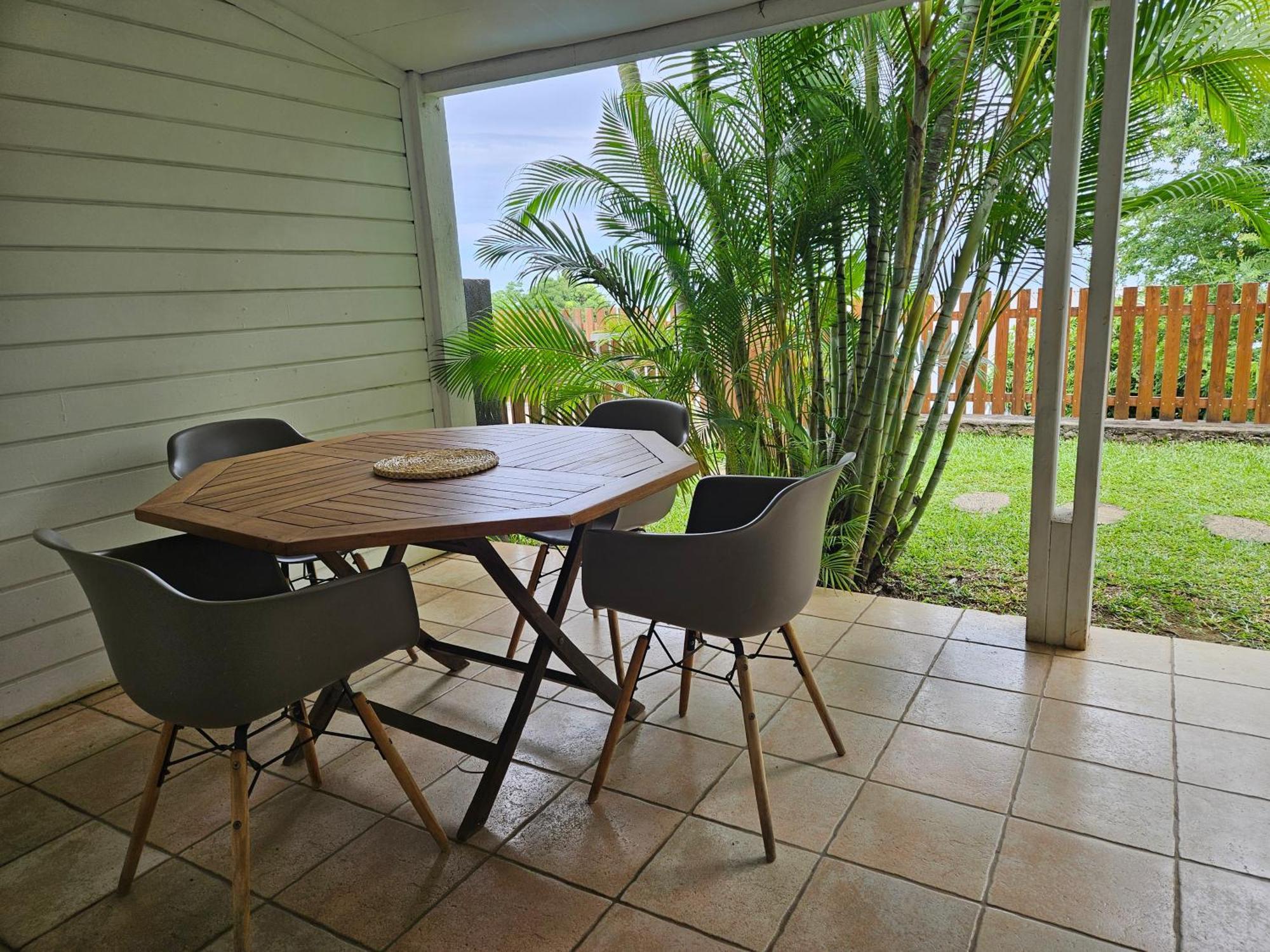 L'Ile En Ylang Apartment แซ็งต์-เลอ ภายนอก รูปภาพ