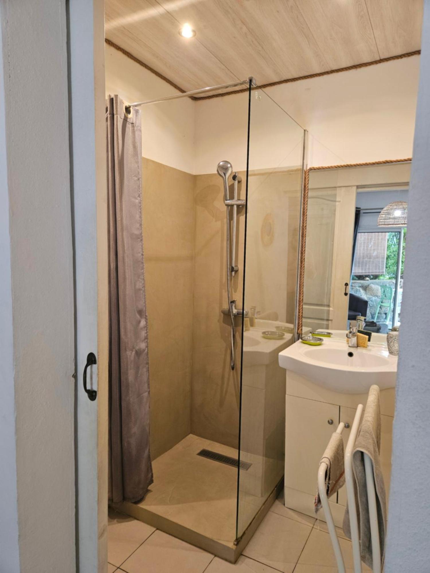 L'Ile En Ylang Apartment แซ็งต์-เลอ ภายนอก รูปภาพ