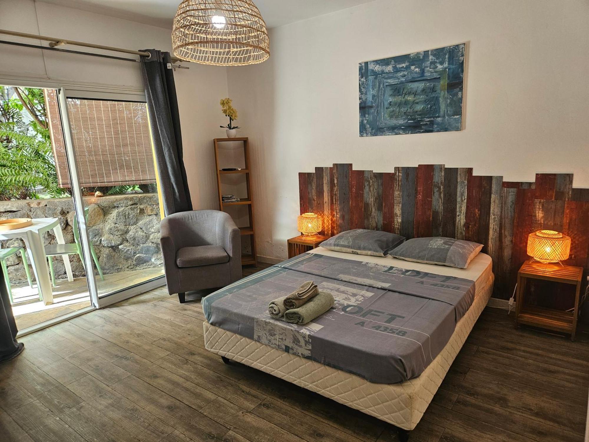 L'Ile En Ylang Apartment แซ็งต์-เลอ ภายนอก รูปภาพ
