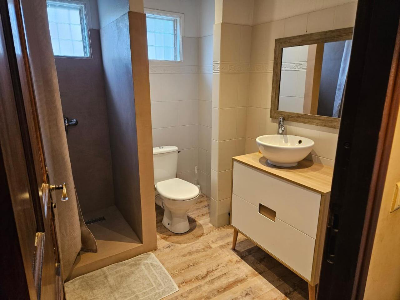 L'Ile En Ylang Apartment แซ็งต์-เลอ ภายนอก รูปภาพ